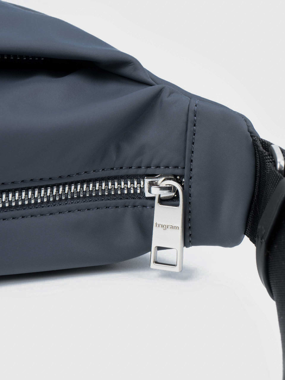 Crescent Sling Bag - Bleu Lac