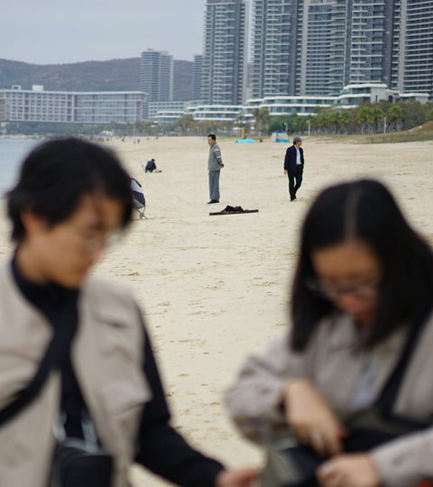 Behind the scenes, Series 001.